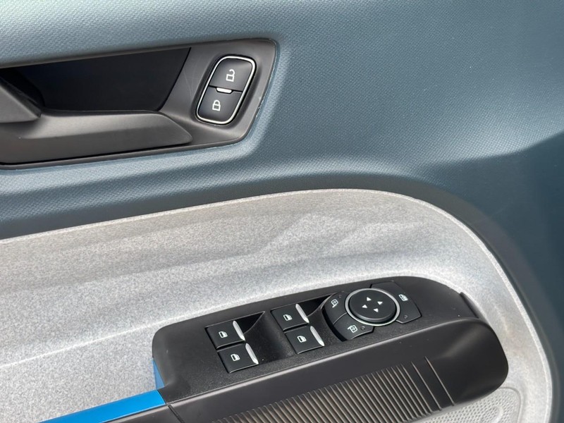 Ford Maverick Vehicle Full-screen Gallery Image 18