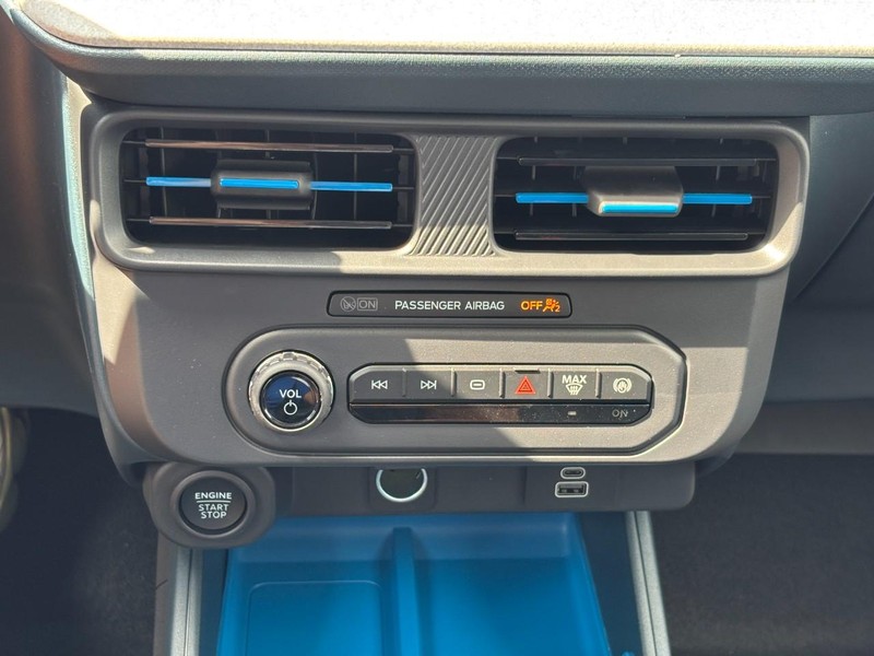 Ford Maverick Vehicle Full-screen Gallery Image 24