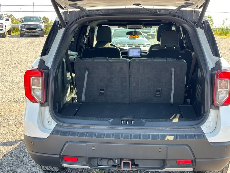 Ford Explorer Vehicle Image 11