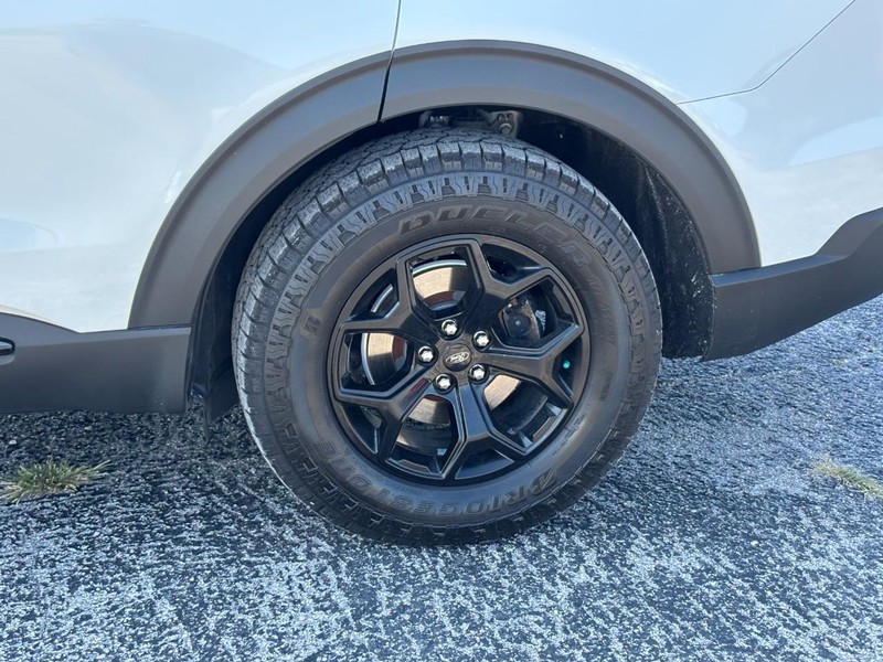 Ford Explorer Vehicle Image 12