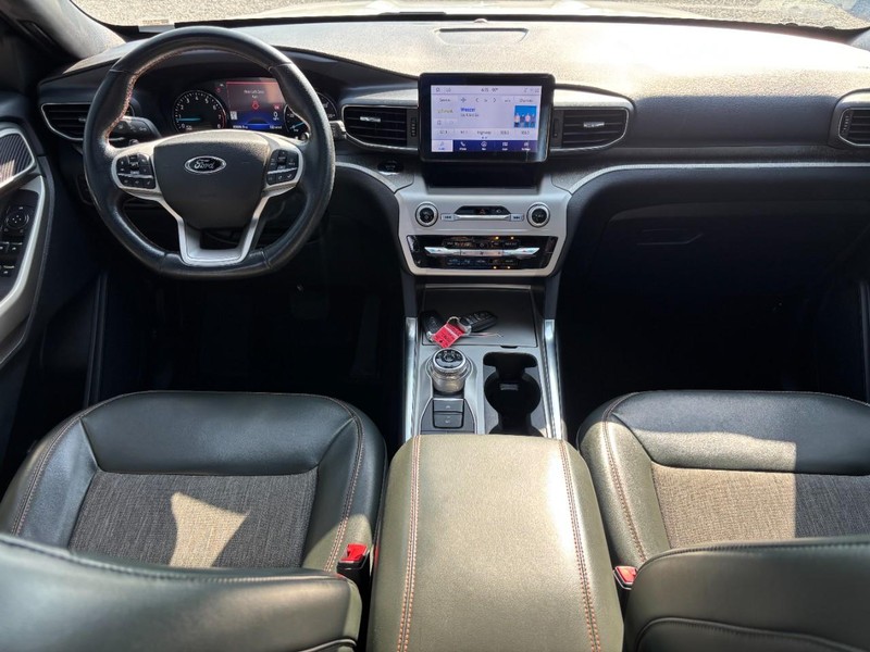 Ford Explorer Vehicle Image 15