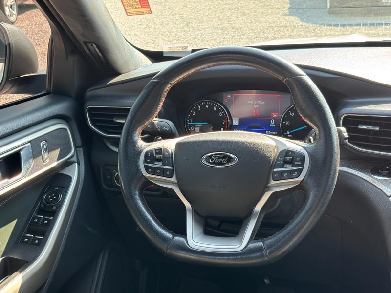 Ford Explorer Vehicle Image 16