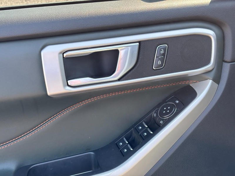 Ford Explorer Vehicle Image 20