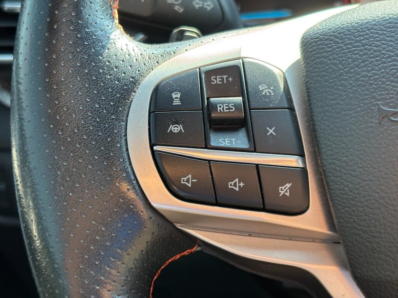 Ford Explorer Vehicle Image 21