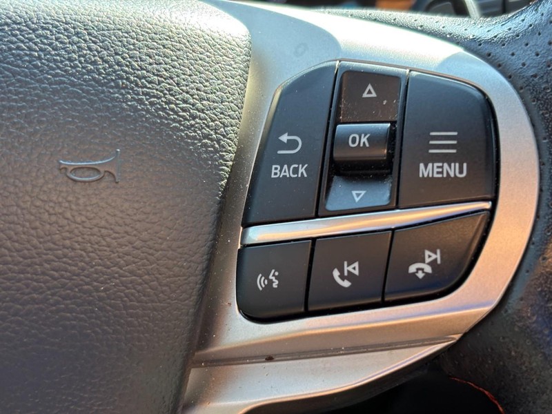 Ford Explorer Vehicle Image 22