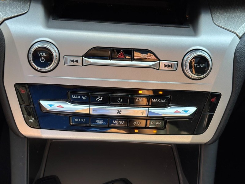 Ford Explorer Vehicle Image 27