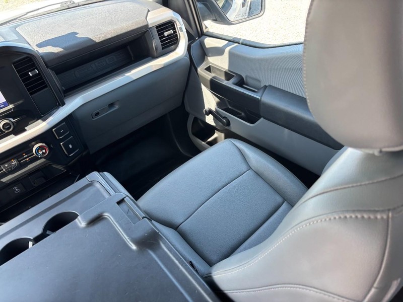 Ford F-150 Vehicle Full-screen Gallery Image 16