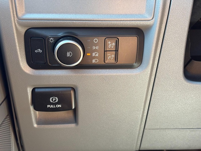 Ford F-150 Vehicle Full-screen Gallery Image 19
