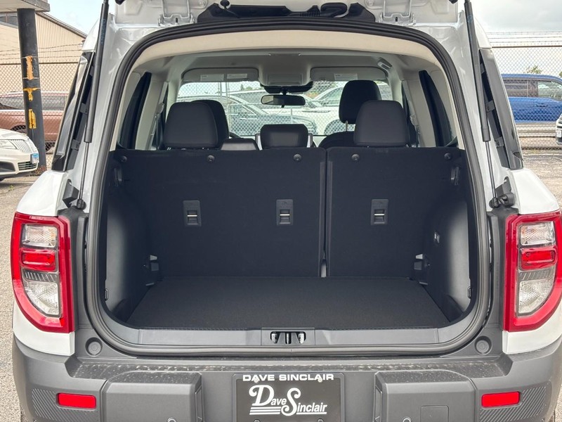 Ford Bronco Sport Vehicle Full-screen Gallery Image 11