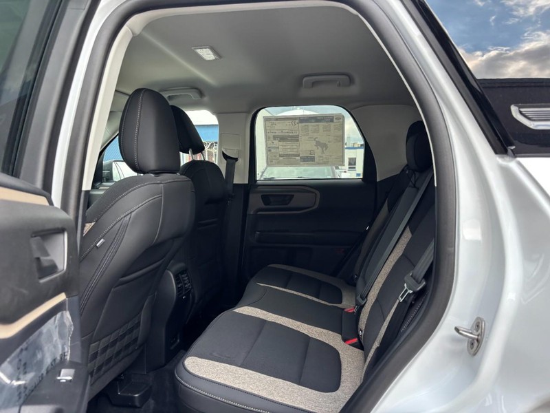 Ford Bronco Sport Vehicle Full-screen Gallery Image 13
