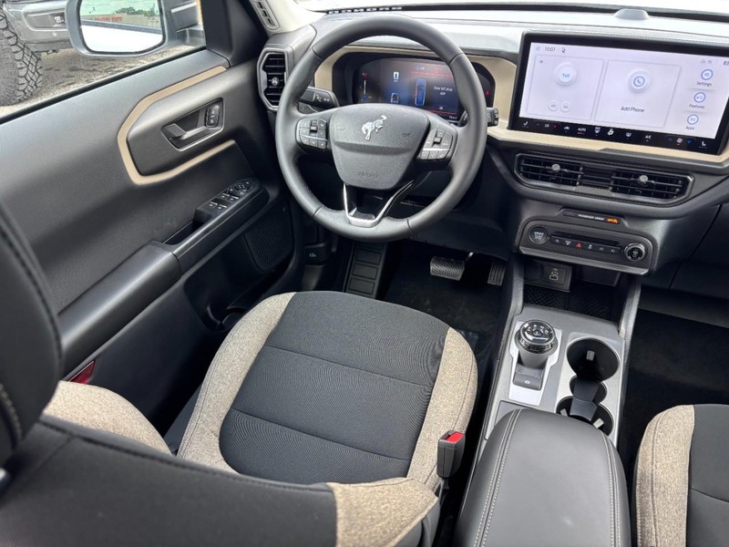 Ford Bronco Sport Vehicle Full-screen Gallery Image 14