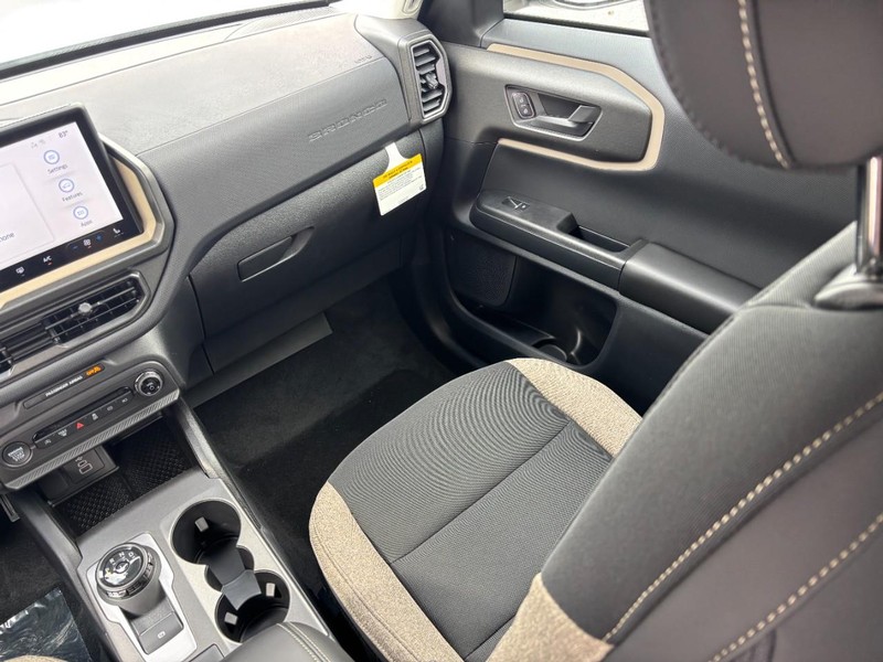 Ford Bronco Sport Vehicle Full-screen Gallery Image 16