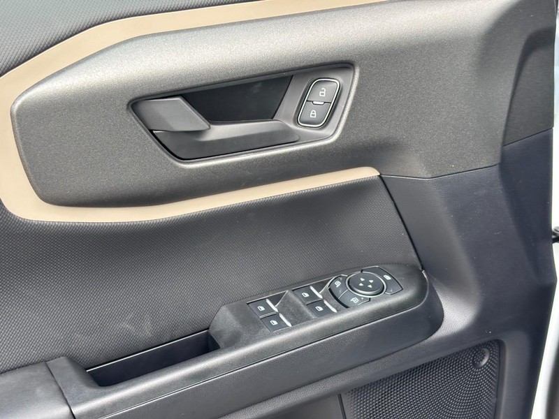 Ford Bronco Sport Vehicle Full-screen Gallery Image 18