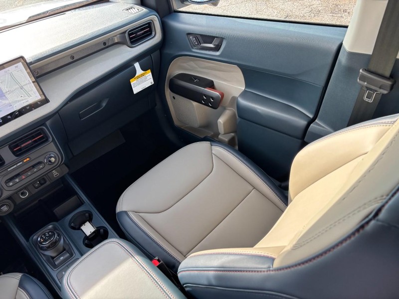 Ford Maverick Vehicle Full-screen Gallery Image 16