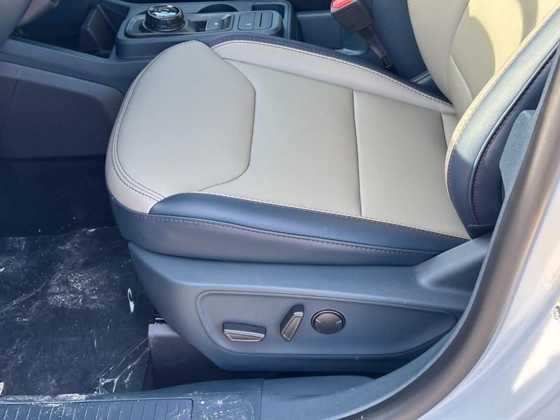 Ford Maverick Vehicle Full-screen Gallery Image 17