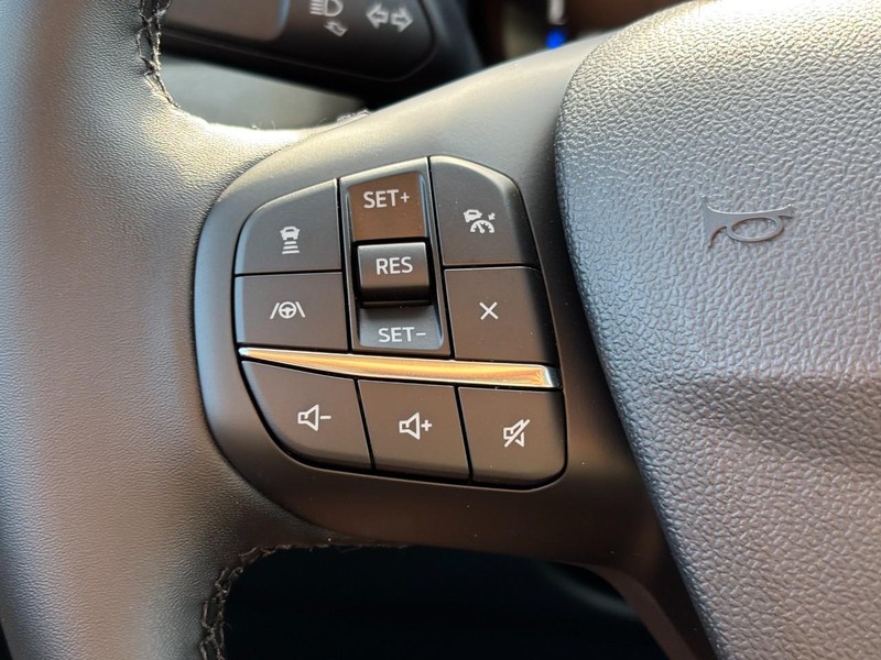 Ford Maverick Vehicle Full-screen Gallery Image 19