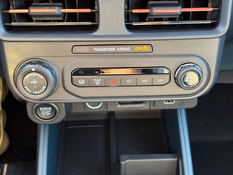 Ford Maverick Vehicle Full-screen Gallery Image 24