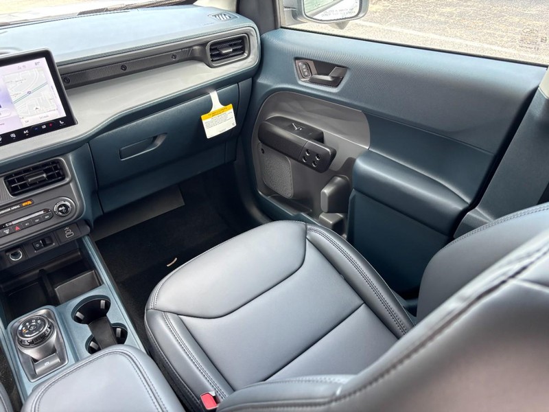 Ford Maverick Vehicle Full-screen Gallery Image 16