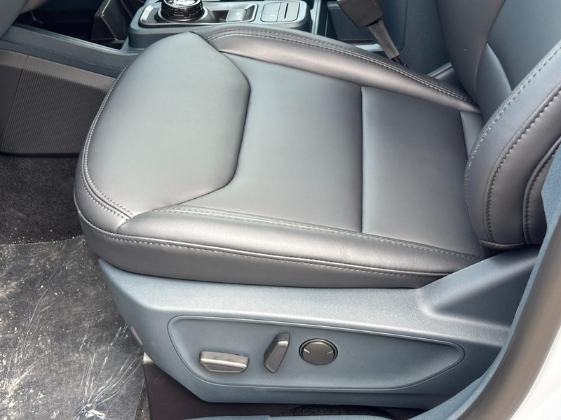 Ford Maverick Vehicle Full-screen Gallery Image 17