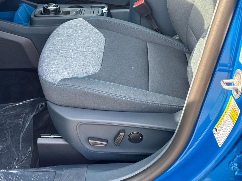 Ford Maverick Vehicle Full-screen Gallery Image 17