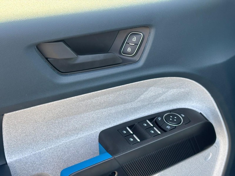 Ford Maverick Vehicle Full-screen Gallery Image 18