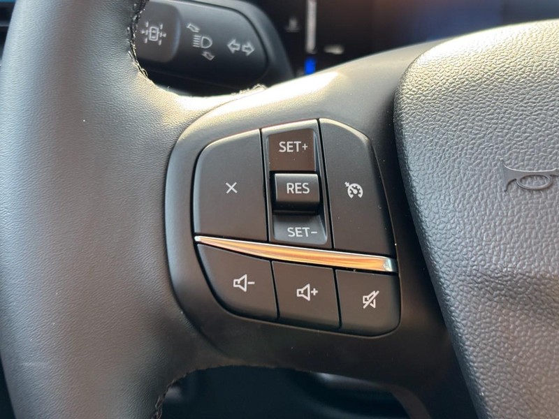 Ford Maverick Vehicle Full-screen Gallery Image 19