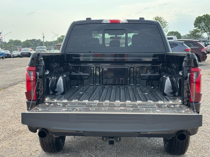 Ford F-150 Vehicle Full-screen Gallery Image 11