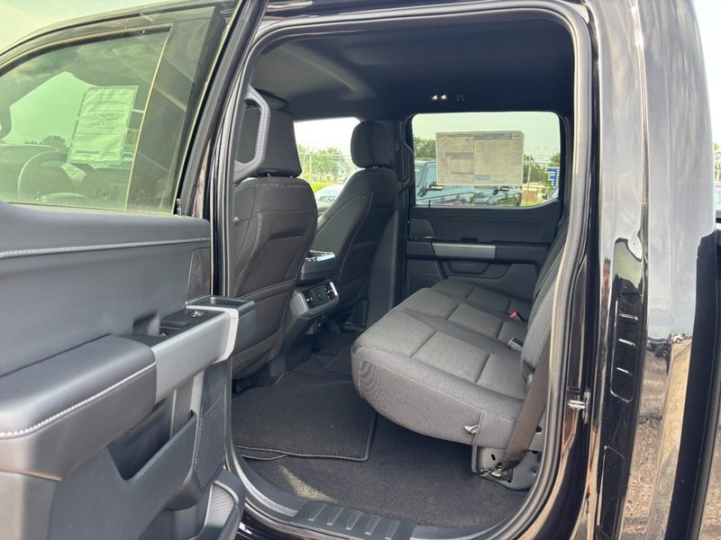 Ford F-150 Vehicle Full-screen Gallery Image 13