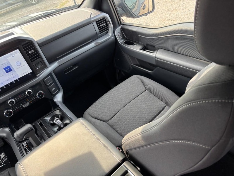 Ford F-150 Vehicle Full-screen Gallery Image 16