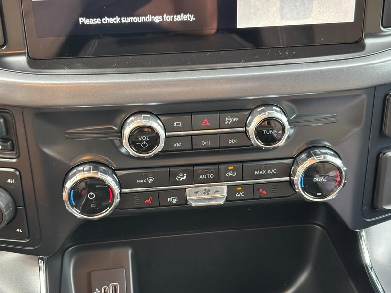 Ford F-150 Vehicle Full-screen Gallery Image 25