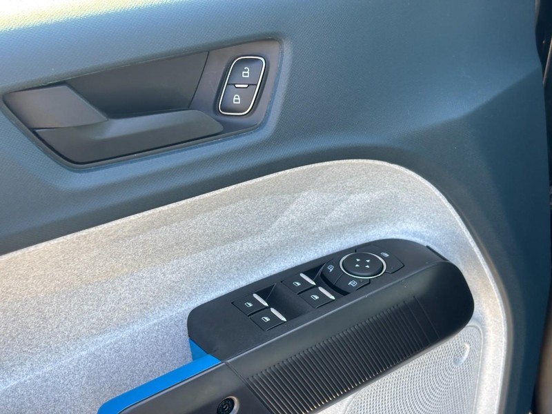 Ford Maverick Vehicle Full-screen Gallery Image 18