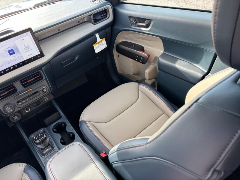Ford Maverick Vehicle Full-screen Gallery Image 16