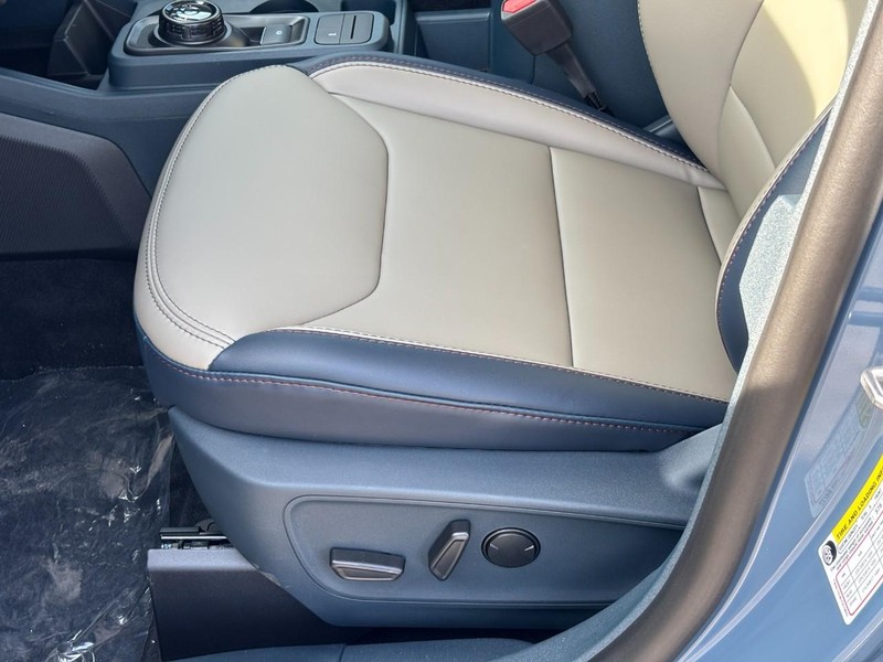 Ford Maverick Vehicle Full-screen Gallery Image 17