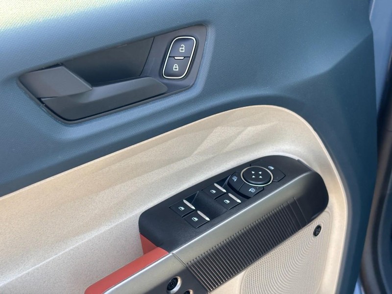 Ford Maverick Vehicle Full-screen Gallery Image 18