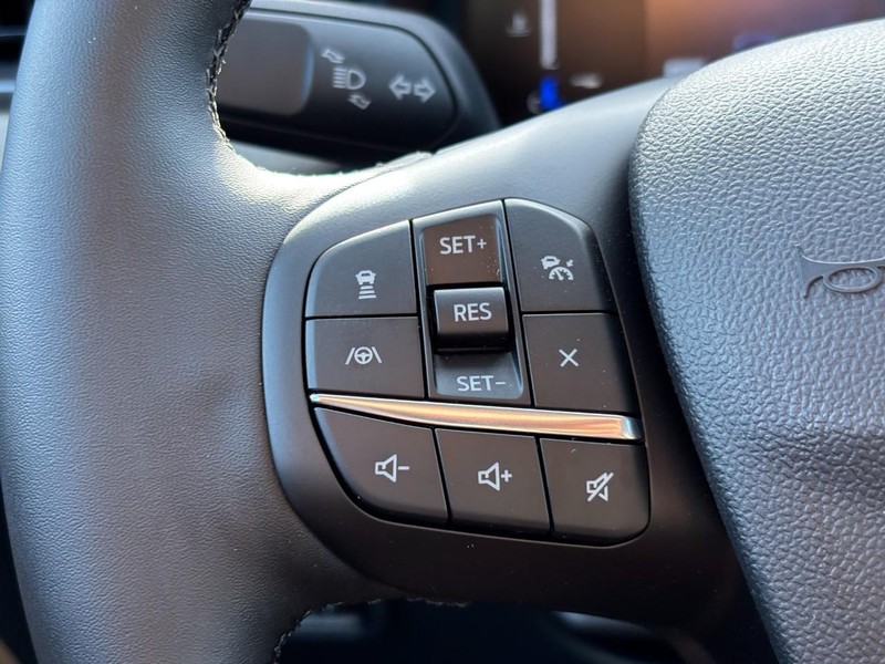 Ford Maverick Vehicle Full-screen Gallery Image 19