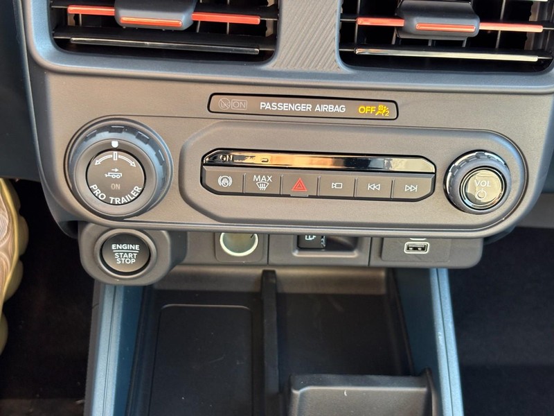 Ford Maverick Vehicle Full-screen Gallery Image 24