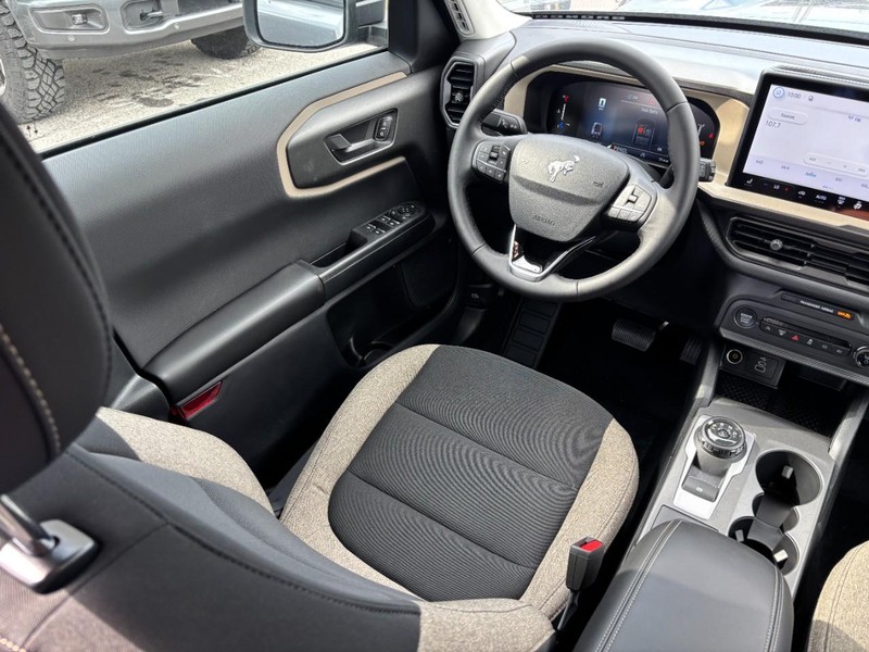 Ford Bronco Sport Vehicle Full-screen Gallery Image 14