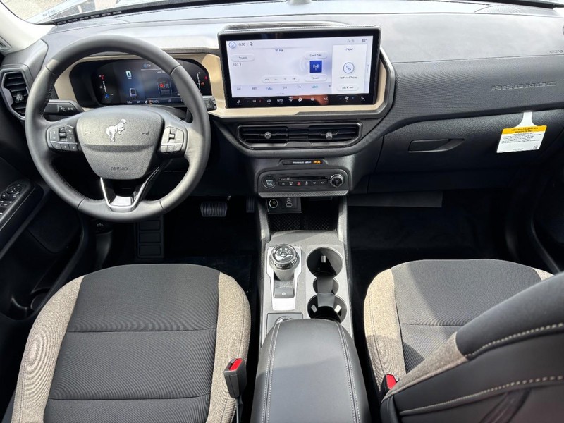 Ford Bronco Sport Vehicle Full-screen Gallery Image 15