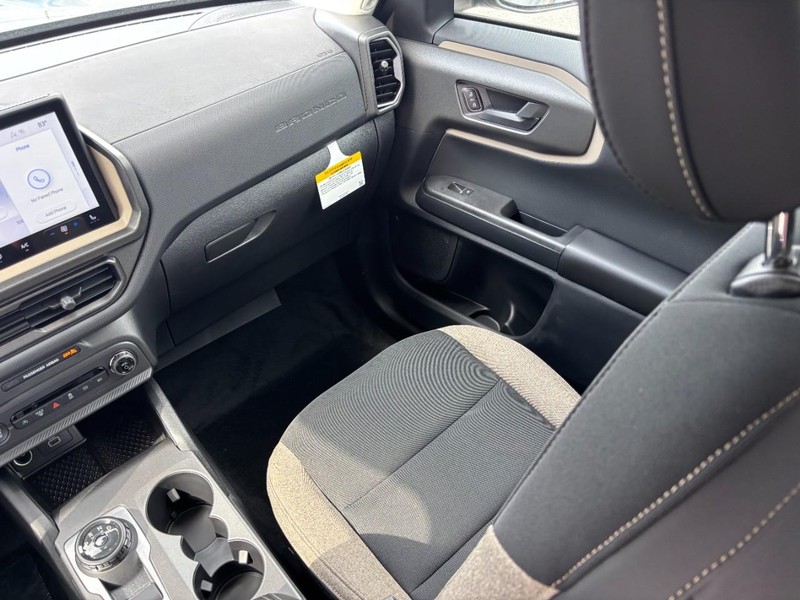 Ford Bronco Sport Vehicle Full-screen Gallery Image 16