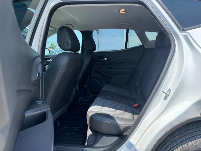 Chevrolet Trax Vehicle Full-screen Gallery Image 11
