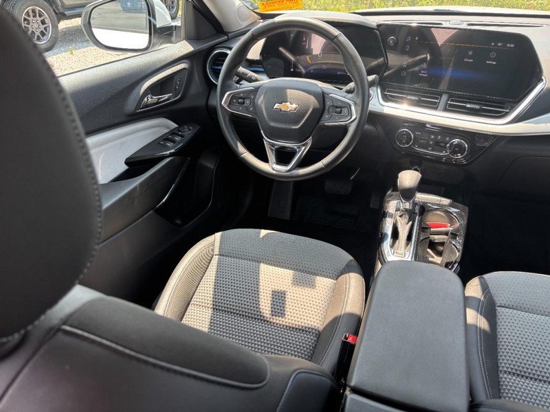 Chevrolet Trax Vehicle Full-screen Gallery Image 12