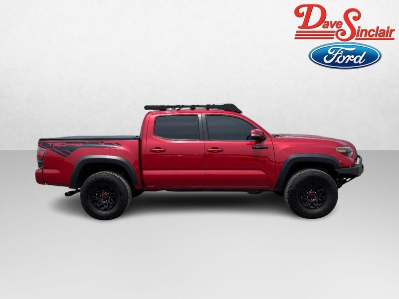 Toyota Tacoma Vehicle Full-screen Gallery Image 05