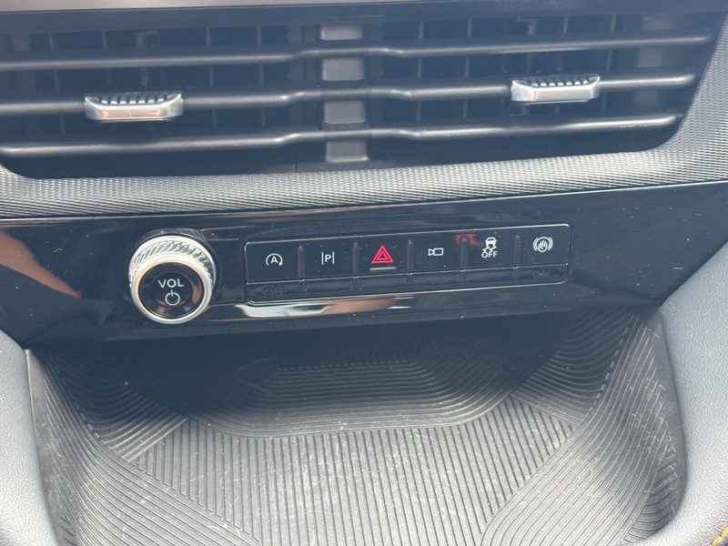 Ford Explorer Vehicle Full-screen Gallery Image 26