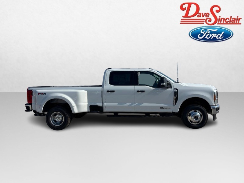 Ford Super Duty F-350 DRW Vehicle Image 05