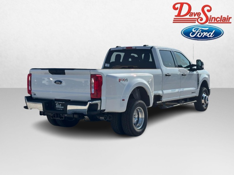 Ford Super Duty F-350 DRW Vehicle Image 07