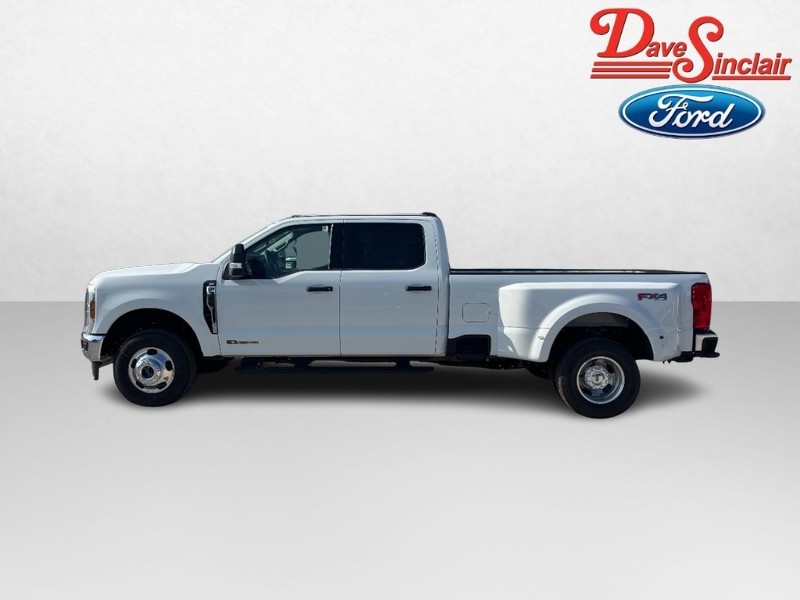Ford Super Duty F-350 DRW Vehicle Image 10