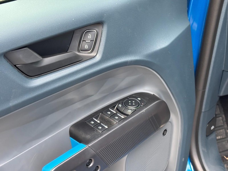 Ford Maverick Vehicle Full-screen Gallery Image 19