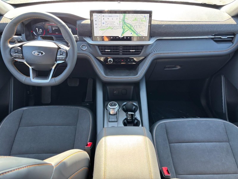 Ford Explorer Vehicle Full-screen Gallery Image 16