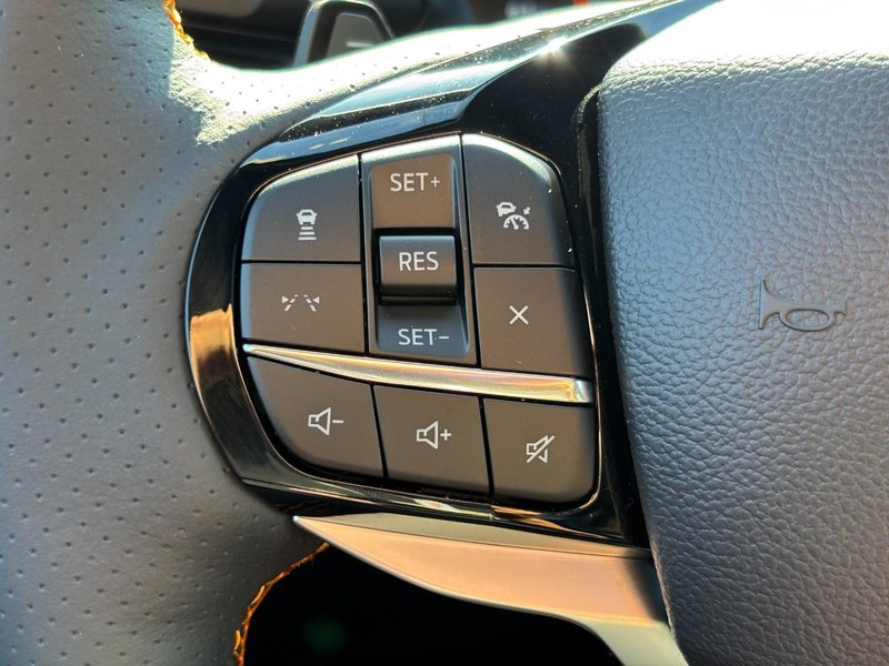 Ford Explorer Vehicle Full-screen Gallery Image 20
