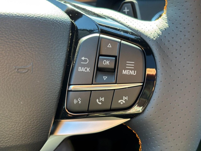 Ford Explorer Vehicle Full-screen Gallery Image 21